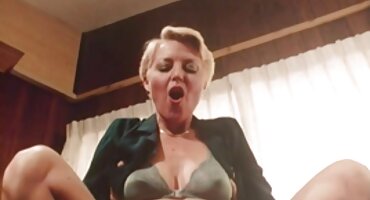 sex loạn luân mẹ Anh ta tung ra một cú đánh xnxx mbbg sâu mà không bị nôn mửa.